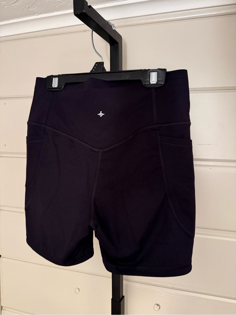 HALARA Black High-Waist Bike Shorts with Side Pockets - Picture 2 of 3